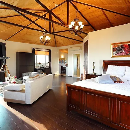 Seven Generations Winery מלון